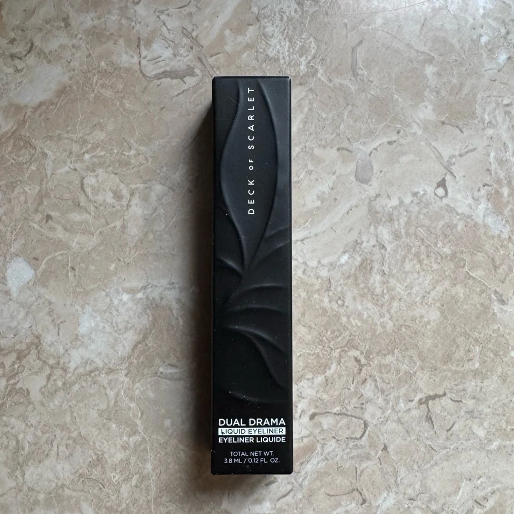 Deck of Scarlet Dual Drama Liquid Eyeliner Interstellar / Dark Matter